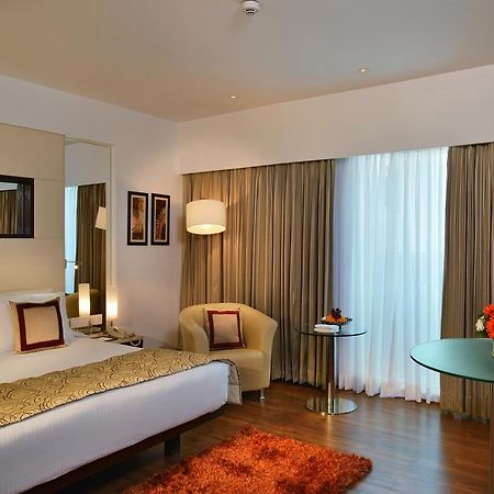 Majestic Court Sarovar Portico Наві-Мумбаї Екстер'єр фото