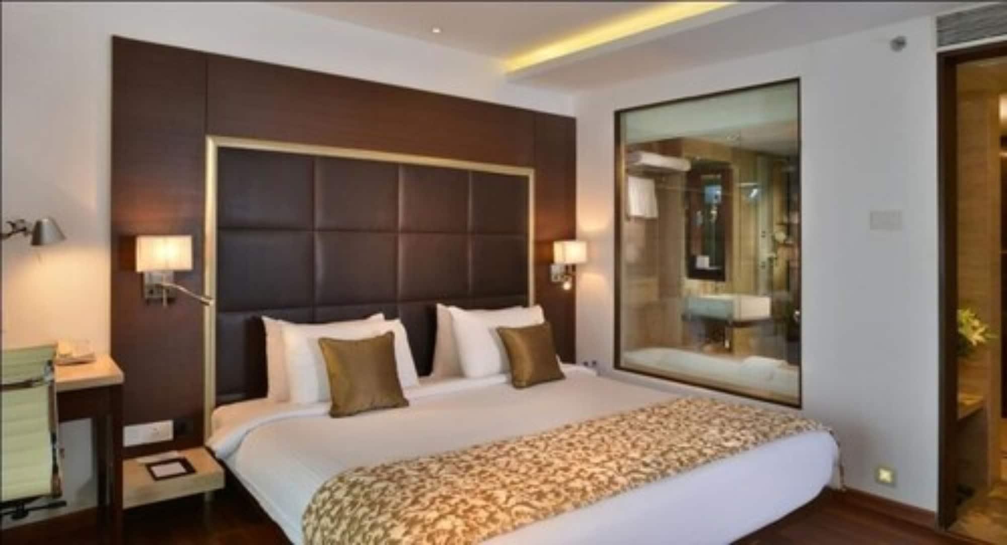 Majestic Court Sarovar Portico Наві-Мумбаї Екстер'єр фото