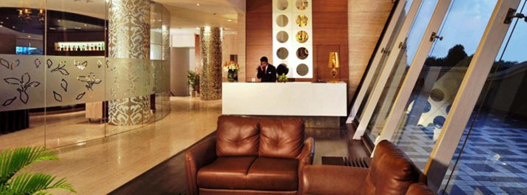 Majestic Court Sarovar Portico Наві-Мумбаї Екстер'єр фото
