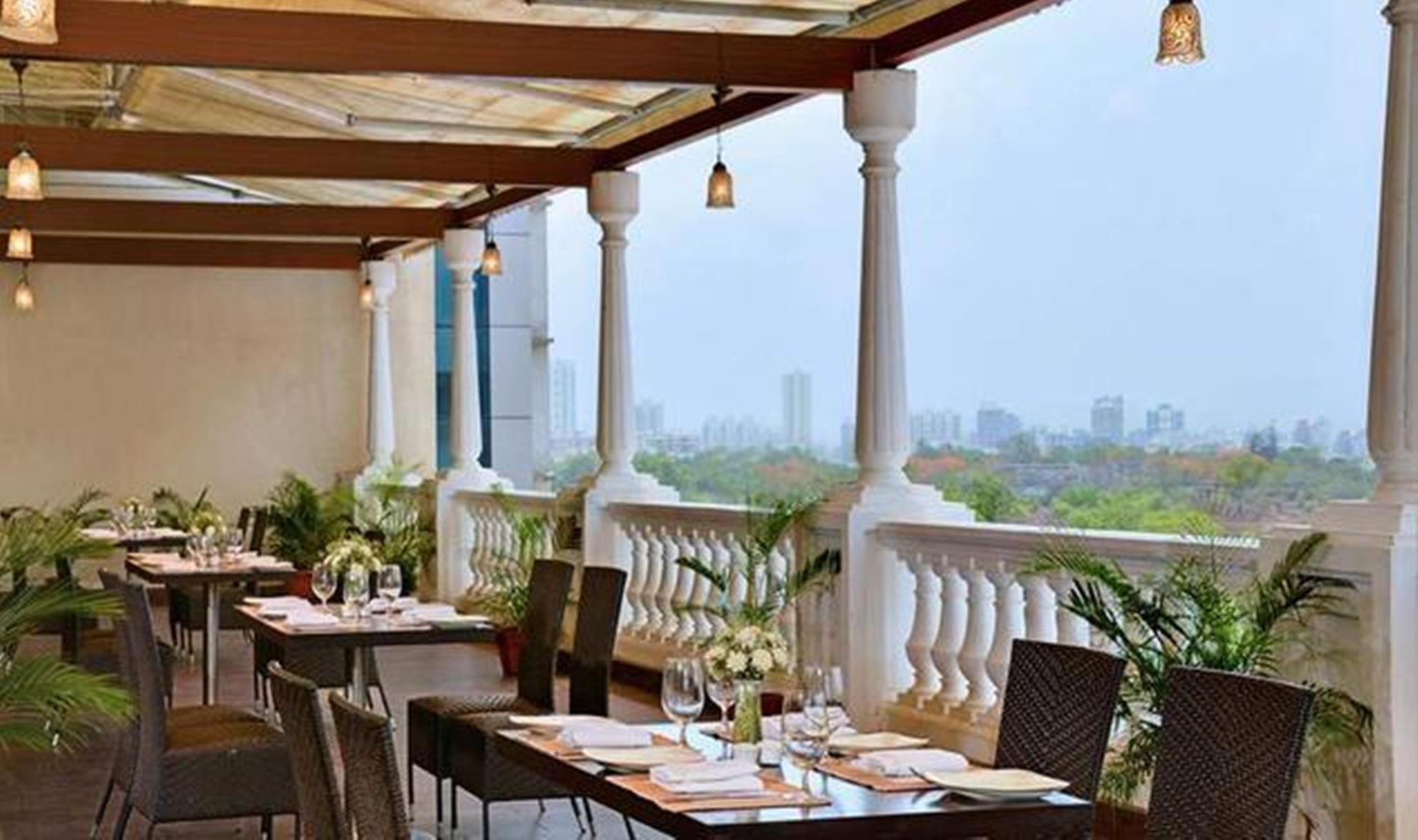 Majestic Court Sarovar Portico Наві-Мумбаї Екстер'єр фото