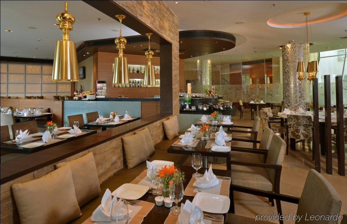 Majestic Court Sarovar Portico Наві-Мумбаї Екстер'єр фото