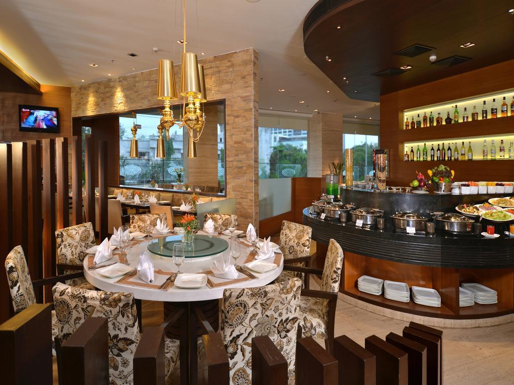 Majestic Court Sarovar Portico Наві-Мумбаї Екстер'єр фото