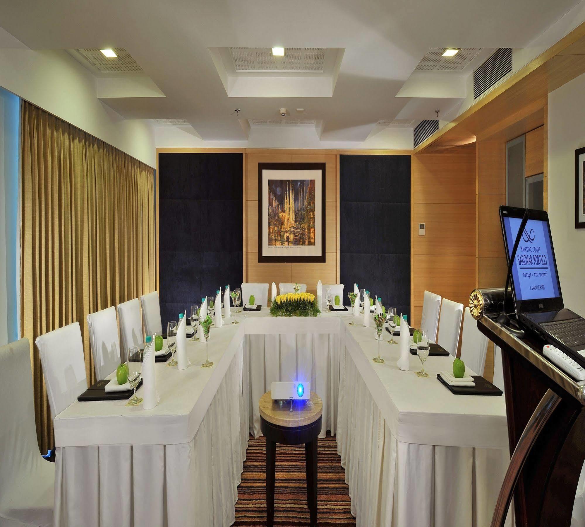 Majestic Court Sarovar Portico Наві-Мумбаї Екстер'єр фото