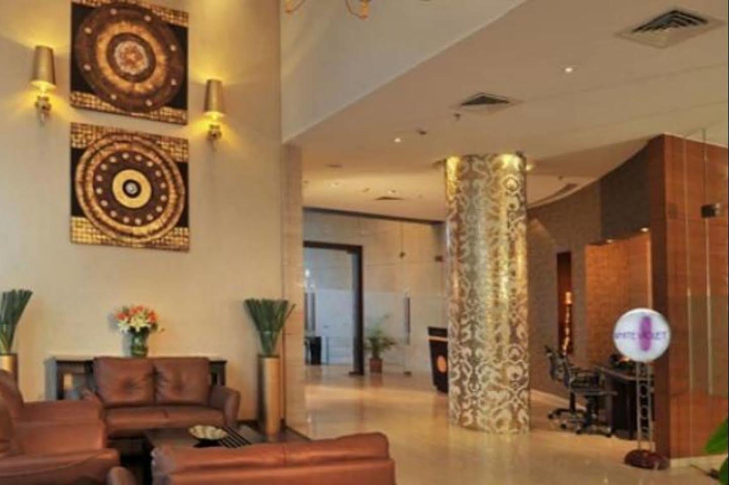 Majestic Court Sarovar Portico Наві-Мумбаї Екстер'єр фото